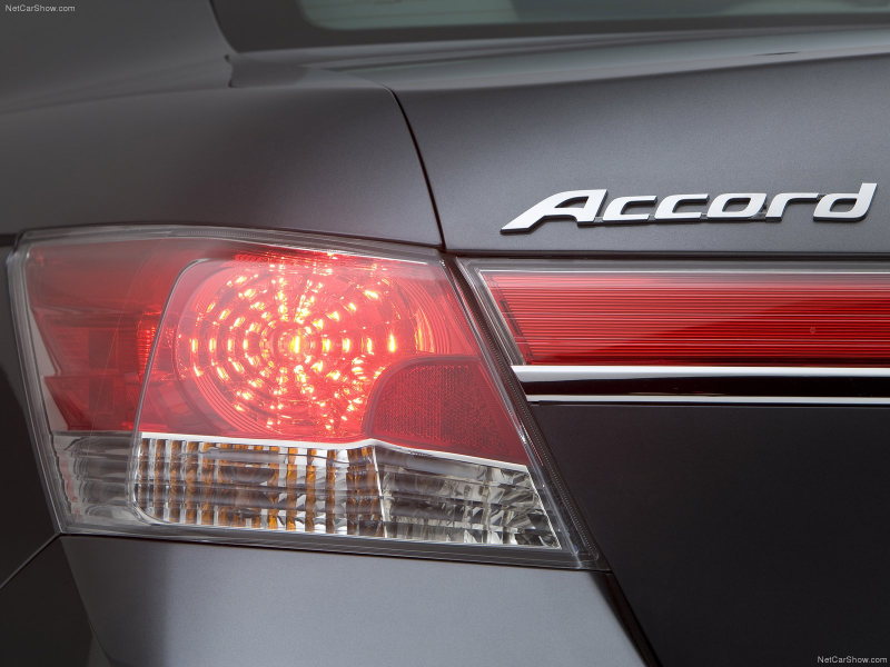 Illustration for article titled Pics Aplenty: Honda releases boatlode of Accord SE Sedan images